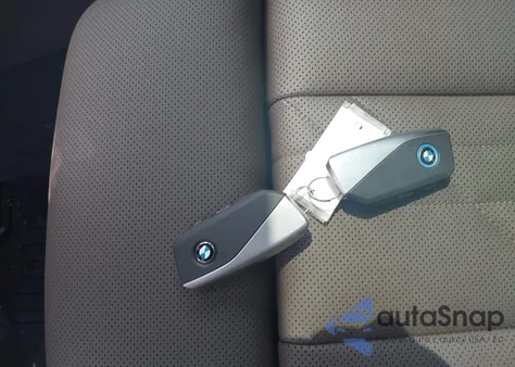 2025 BMW X3 30 xDrive z USA, uszkodzony, nr VIN 5UX53GP04S9Z59796